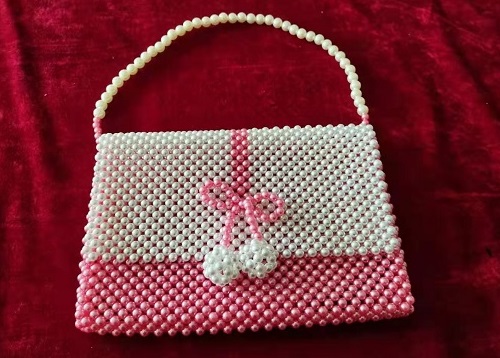 5月31日，拿回家做的手工活大批，純手工活代加工，真的有人不適合做手工之家的珠繡串珠外發(fā)手工活，圖為勵(lì)志珠珠繡串珠手工產(chǎn)品剪影