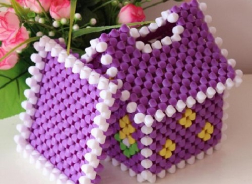 6月2日，在家做的手工活正規(guī)平臺(tái)，帶回家做手工活，手工之家在材料提供上也人性化，圖為勵(lì)志珠珠繡串珠手工產(chǎn)品剪影