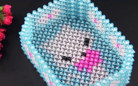 6月3日，正規(guī)純手工活外發(fā)、手工外包發(fā)布平臺，比較之后更知道手工之家的好，圖為勵志珠珠繡串珠手工產(chǎn)品剪影