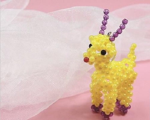 6月5日，在家做的手工活正規(guī)平臺，手工活兼職，手工之家的合作模式好體現(xiàn)在這里，圖為勵志珠珠繡串珠手工產(chǎn)品剪影