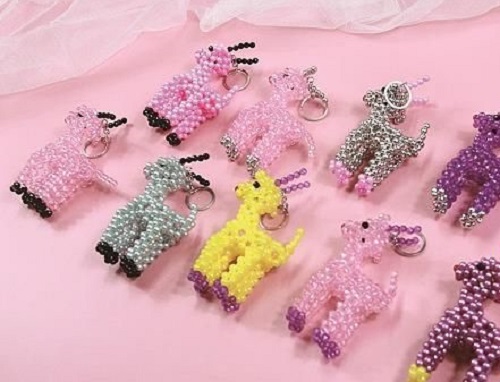 6月5日，在家做的手工活正規(guī)平臺，手工活兼職，手工之家的合作模式好體現(xiàn)在這里，圖為勵志珠珠繡串珠手工產(chǎn)品剪影
