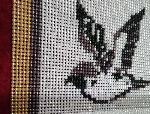 6月7日，接手工活訂單的平臺，在家兼職手工活，手工之家的珠繡串珠外發(fā)手工活為什么適合創(chuàng)業(yè)？圖為勵志珠珠繡手工產(chǎn)品細節(jié)剪影