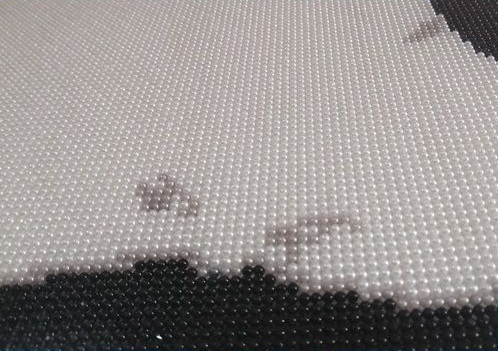 在家做串珠繡外包手工活，用心串每顆珠子，常年收獲滿滿(圖1)