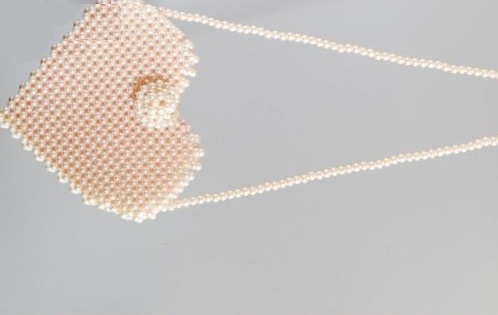 6月9日，找附近手工活拿回家做，網(wǎng)上接手工活的平臺，手工之家開放平等，平臺以誠相待，圖為勵志珠珠繡串珠手工產(chǎn)品剪影