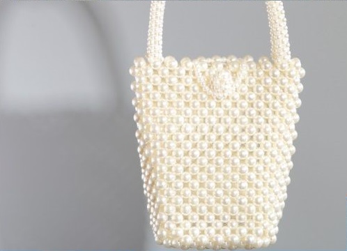 6月9日，找附近手工活拿回家做，網(wǎng)上接手工活的平臺，手工之家開放平等，平臺以誠相待，圖為勵志珠珠繡串珠手工產(chǎn)品剪影