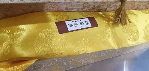 6月12日，拿回家做的手工活大批，可靠的手工活外發(fā)，不管什么合作方式，在手工之家都沒有后顧之憂，圖為勵志珠珠繡手工成品外包裝剪影