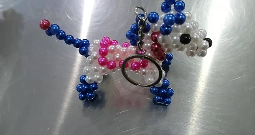 6月14日，全國正規(guī)手工活平臺有哪些，農(nóng)村手工活加工項目代，手工之家實現(xiàn)創(chuàng)業(yè)夢想的好地方，圖為勵志珠珠繡串珠手工產(chǎn)品剪影