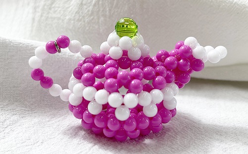 6月15日，拿回家做的手工活，正規(guī)純手工活外發(fā)，手工之家的珠繡串珠手工活代加工項目有多難？圖為勵志珠珠繡串珠手工產品剪影