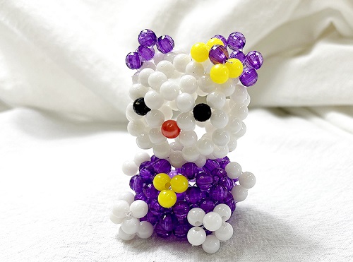 6月23日，手工活外發(fā)加工平臺，可以帶回家做的手工活，手工之家的成品銷售工作是企業(yè)發(fā)展的三大環(huán)節(jié)之一，圖為勵志珠珠繡串珠手工產(chǎn)品剪影