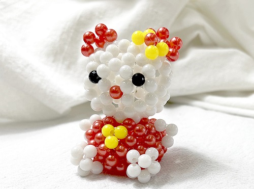 6月23日，手工活外發(fā)加工平臺，可以帶回家做的手工活，手工之家的成品銷售工作是企業(yè)發(fā)展的三大環(huán)節(jié)之一，圖為勵志珠珠繡串珠手工產(chǎn)品剪影