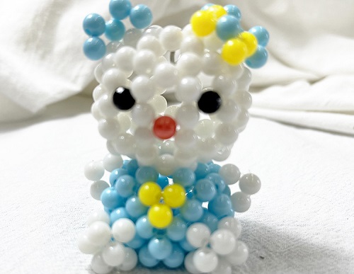 6月23日，手工活外發(fā)加工平臺，可以帶回家做的手工活，手工之家的成品銷售工作是企業(yè)發(fā)展的三大環(huán)節(jié)之一，圖為勵志珠珠繡串珠手工產(chǎn)品剪影