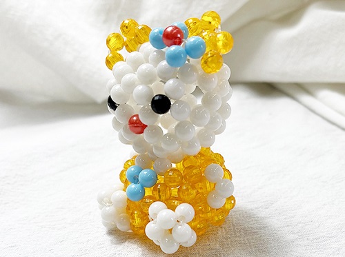 6月23日，手工活外發(fā)加工平臺，可以帶回家做的手工活，手工之家的成品銷售工作是企業(yè)發(fā)展的三大環(huán)節(jié)之一，圖為勵志珠珠繡串珠手工產(chǎn)品剪影