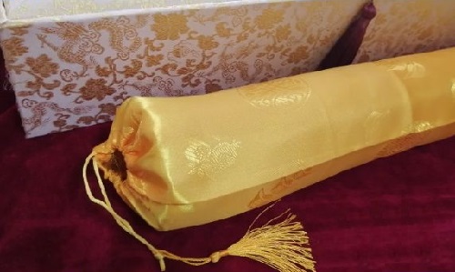 6月27日，帶回家做手工活，加工活外放的正規(guī)公司，為什么家庭婦女做手工之家的珠繡串珠手工活會成功？圖為勵志珠珠繡手工產(chǎn)品及外包裝剪影