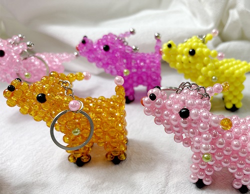 6月28日，在家做的手工活正規(guī)平臺，拿回家做的手工活，手工之家的成熟珠繡串珠是能掙錢的手工活，圖為勵志珠珠繡串珠手工產(chǎn)品剪影