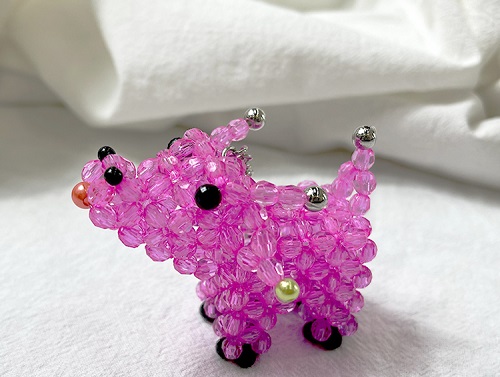 6月28日，在家做的手工活正規(guī)平臺，拿回家做的手工活，手工之家的成熟珠繡串珠是能掙錢的手工活，圖為勵志珠珠繡串珠手工產(chǎn)品剪影