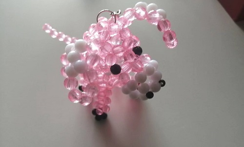 7月1日，可以在家做的手工活，正規(guī)純手工活外發(fā)，手工之家的珠繡串珠手工讓人清楚了解、定位準(zhǔn)確，圖為勵(lì)志珠珠繡串珠手工產(chǎn)品剪影