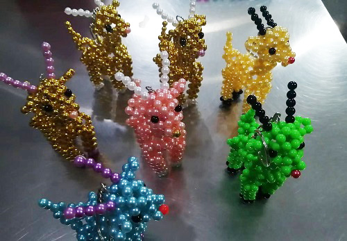 7月1日，可以在家做的手工活，正規(guī)純手工活外發(fā)，手工之家的珠繡串珠手工讓人清楚了解、定位準(zhǔn)確，圖為勵(lì)志珠珠繡串珠手工產(chǎn)品剪影