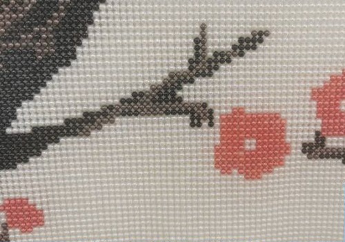 7月2日，純手工活代加工，網(wǎng)上接手工活的平臺，適合家庭就業(yè)創(chuàng)業(yè)的是手工之家的珠繡串珠手工，圖為勵志珠珠繡手工產(chǎn)品細節(jié)剪影