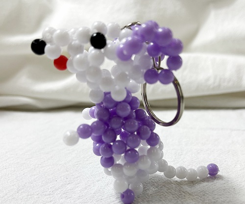 7月4日，手工外包發(fā)布平臺(tái)，在家做手工兼職，手工之家的珠繡串珠手工做得多就掙得多，圖為勵(lì)志珠珠繡串珠手工產(chǎn)品剪影