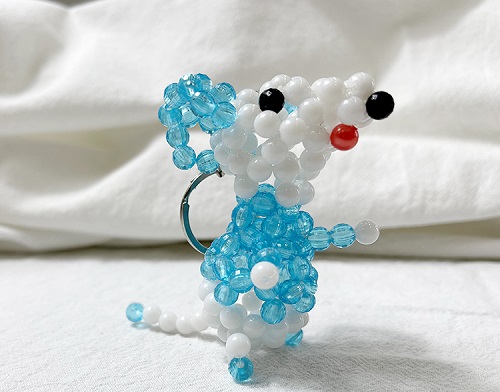 7月4日，手工外包發(fā)布平臺(tái)，在家做手工兼職，手工之家的珠繡串珠手工做得多就掙得多，圖為勵(lì)志珠珠繡串珠手工產(chǎn)品剪影