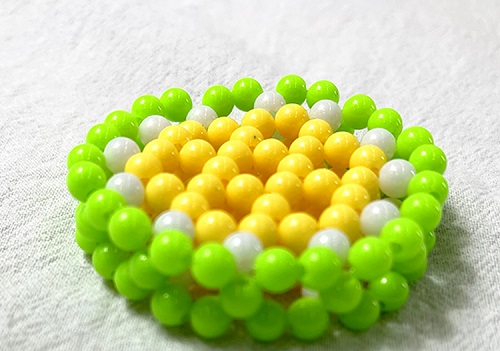 7月7日，純手工活代加工， 在家做的手工活正規(guī)平臺，與十多年的手工之家合作要簽訂正規(guī)合同，圖為勵志珠珠繡串珠手工產(chǎn)品剪影