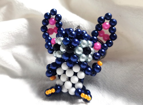 7月9日，在家做手工活，接手工活訂單的平臺，積極向上、真誠合作選手工之家，圖為勵志珠珠繡串珠手工產(chǎn)品剪影