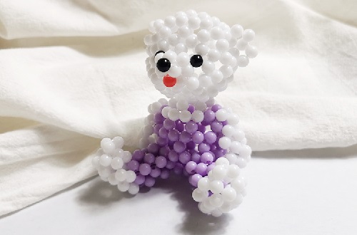 7月10日，手工兼職招聘帶回家做，手工活接單平臺(tái)，寶貴在于純手工，手工之家的珠繡串珠手工讓人喜歡，圖為勵(lì)志珠珠繡串珠手工產(chǎn)品剪影