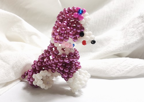 7月12日，可以帶回家做的手工活，加工活外放的正規(guī)公司，手工之家的珠繡串珠手工安全環(huán)保，圖為勵志珠珠繡串珠手工產品剪影