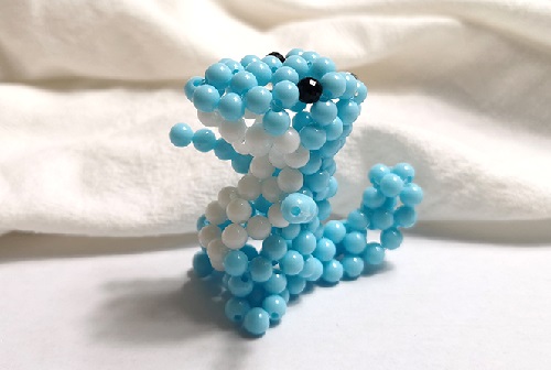 7月13日，想接正規(guī)廠家的手工活，農(nóng)村手工活加工項目，不懼天氣變化，手工之家讓大家踏實放心，圖為勵志珠珠繡串珠手工產(chǎn)品剪影