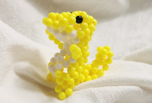 7月13日，想接正規(guī)廠家的手工活，農(nóng)村手工活加工項目，不懼天氣變化，手工之家讓大家踏實放心，圖為勵志珠珠繡串珠手工產(chǎn)品剪影