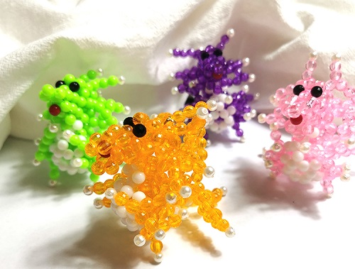 7月15日，正規(guī)手工活大批量外發(fā)加工，代加工手工活，居家掙錢選手工之家珠繡串珠手工的原因在這里，圖為勵志珠珠繡串珠手工產(chǎn)品剪影