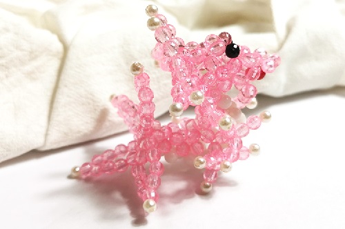 7月15日，正規(guī)手工活大批量外發(fā)加工，代加工手工活，居家掙錢選手工之家珠繡串珠手工的原因在這里，圖為勵志珠珠繡串珠手工產(chǎn)品剪影