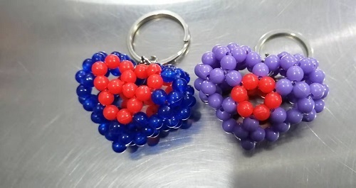 7月20日，在家做的手工活正規(guī)平臺，手工活外發(fā)加工正規(guī)的廠家，每一次成品銷售手工之家都是全力的，圖為勵志珠珠繡串珠手工產(chǎn)品剪影 