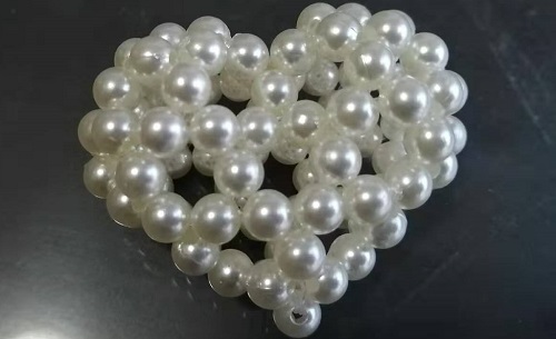 7月20日，在家做的手工活正規(guī)平臺，手工活外發(fā)加工正規(guī)的廠家，每一次成品銷售手工之家都是全力的，圖為勵志珠珠繡串珠手工產(chǎn)品剪影 