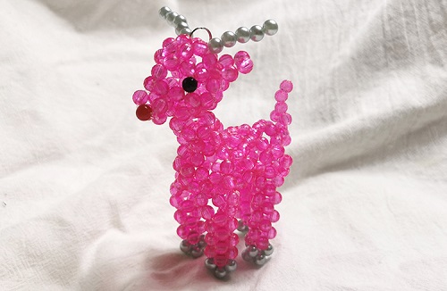 7月21日，拿回家做的手工活，代加工手工活，要做好手工之家的珠繡手工活，就要對(duì)自己和行業(yè)也有清楚的認(rèn)知，圖為勵(lì)志珠珠繡串珠手工產(chǎn)品剪影