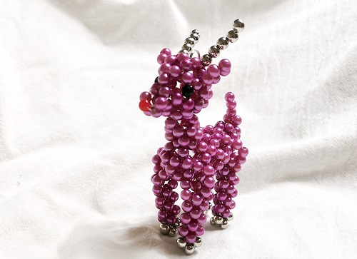 7月21日，拿回家做的手工活，代加工手工活，要做好手工之家的珠繡手工活，就要對(duì)自己和行業(yè)也有清楚的認(rèn)知，圖為勵(lì)志珠珠繡串珠手工產(chǎn)品剪影