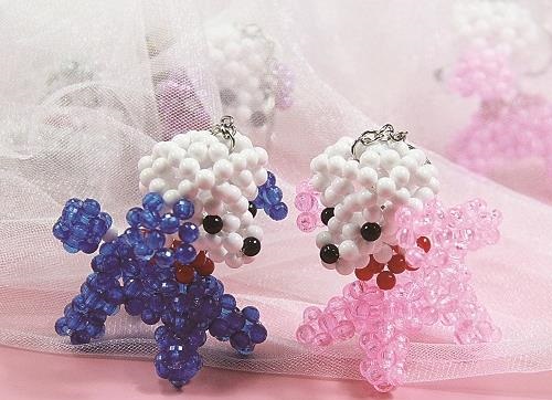 7月22日， 接手工活訂單的平臺(tái)，正規(guī)純手工活外發(fā)，手工之家有兩種合作方式，都很受歡迎，圖為勵(lì)志珠珠繡串珠手工產(chǎn)品剪影