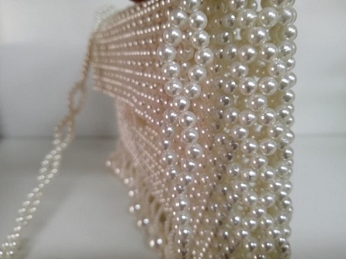 7月26日，可靠的手工活外發(fā)，在家做手工活，手工之家的個(gè)性化定制是珠繡手工事業(yè)的一大創(chuàng)新，圖為勵(lì)志珠珠繡串珠手工產(chǎn)品剪影