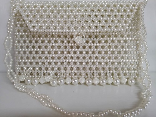 7月26日，可靠的手工活外發(fā)，在家做手工活，手工之家的個(gè)性化定制是珠繡手工事業(yè)的一大創(chuàng)新，圖為勵(lì)志珠珠繡串珠手工產(chǎn)品剪影