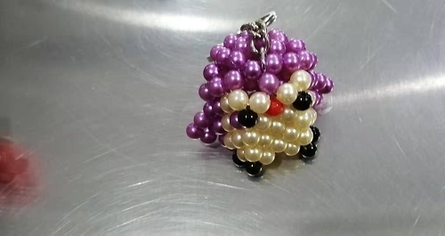 7月27日，網上接手工活的平臺，拿回家做的手工活，手工之家是注重產品的手工企業(yè)，可信可靠，圖為勵志珠珠繡串珠手工產品剪影