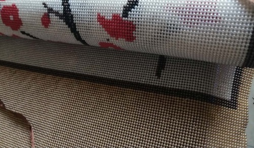 8月1日，在家做的手工活正規(guī)平臺，在家做手工活，做好加工一直是手工之家服務市場、發(fā)展手工努力的方向，圖為勵志珠珠繡串珠手工產品剪影