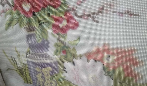 8月4日，手工活外發(fā)加工正規(guī)的廠家，可以在家做的手工活，實事求是，具體對待，手工之家的服務(wù)這樣做很好，圖為勵志珠珠繡串珠手工產(chǎn)品剪影