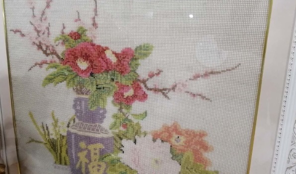 8月4日，手工活外發(fā)加工正規(guī)的廠家，可以在家做的手工活，實事求是，具體對待，手工之家的服務(wù)這樣做很好，圖為勵志珠珠繡串珠手工產(chǎn)品剪影