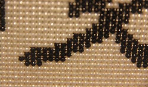 8月5日，想接正規(guī)廠家的手工活，想在家做手工活掙錢，手工之家為大家提供搭建舞臺、提供支持、創(chuàng)造條件，圖為勵志珠珠繡串珠手工產(chǎn)品剪影