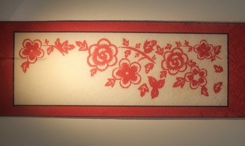 8月5日，想接正規(guī)廠家的手工活，想在家做手工活掙錢，手工之家為大家提供搭建舞臺、提供支持、創(chuàng)造條件，圖為勵志珠珠繡串珠手工產(chǎn)品剪影