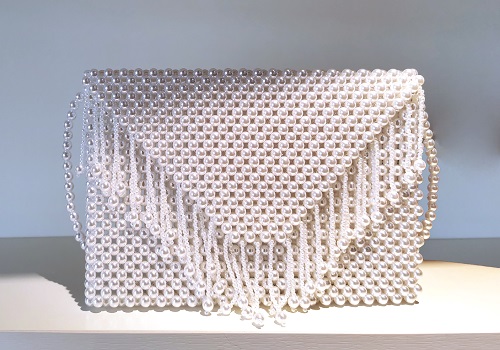 8月6日，帶回家做手工活，加工活外放的正規(guī)公司，與手工之家合作，距離不是問題，圖為勵志珠珠繡串珠手工產(chǎn)品剪影