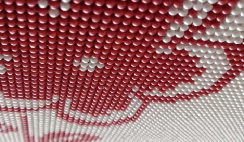 8月10日，正規(guī)手工活平臺(tái)，正規(guī)手工活大批量外發(fā)加工，要找好驗(yàn)收、加工費(fèi)結(jié)算好的手工之家，圖為勵(lì)志珠珠繡手工產(chǎn)品細(xì)節(jié)剪影