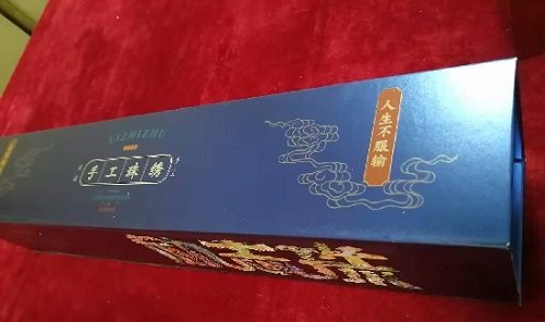 8月14日，拿回家做的手工活，手工兼職招聘帶回家做，努力了才會有收獲，手工之家與加工人員一直都在進步和成長，圖為勵志珠珠繡手工產(chǎn)品一款外包裝剪影