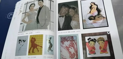 8月17日，純手工活外發(fā)加工，在家做手工活，善于總結(jié)、善于學(xué)習(xí)、善于創(chuàng)新，手工之家與加工人員攜手前行，圖為勵志珠珠繡手工產(chǎn)品手冊剪影