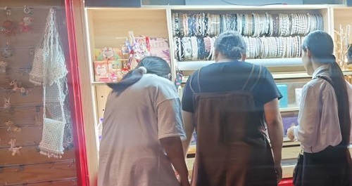 不做限制，包括加工人員在內(nèi)，大家都可以這樣掙錢--- --- 記手工之家成品銷售新平臺